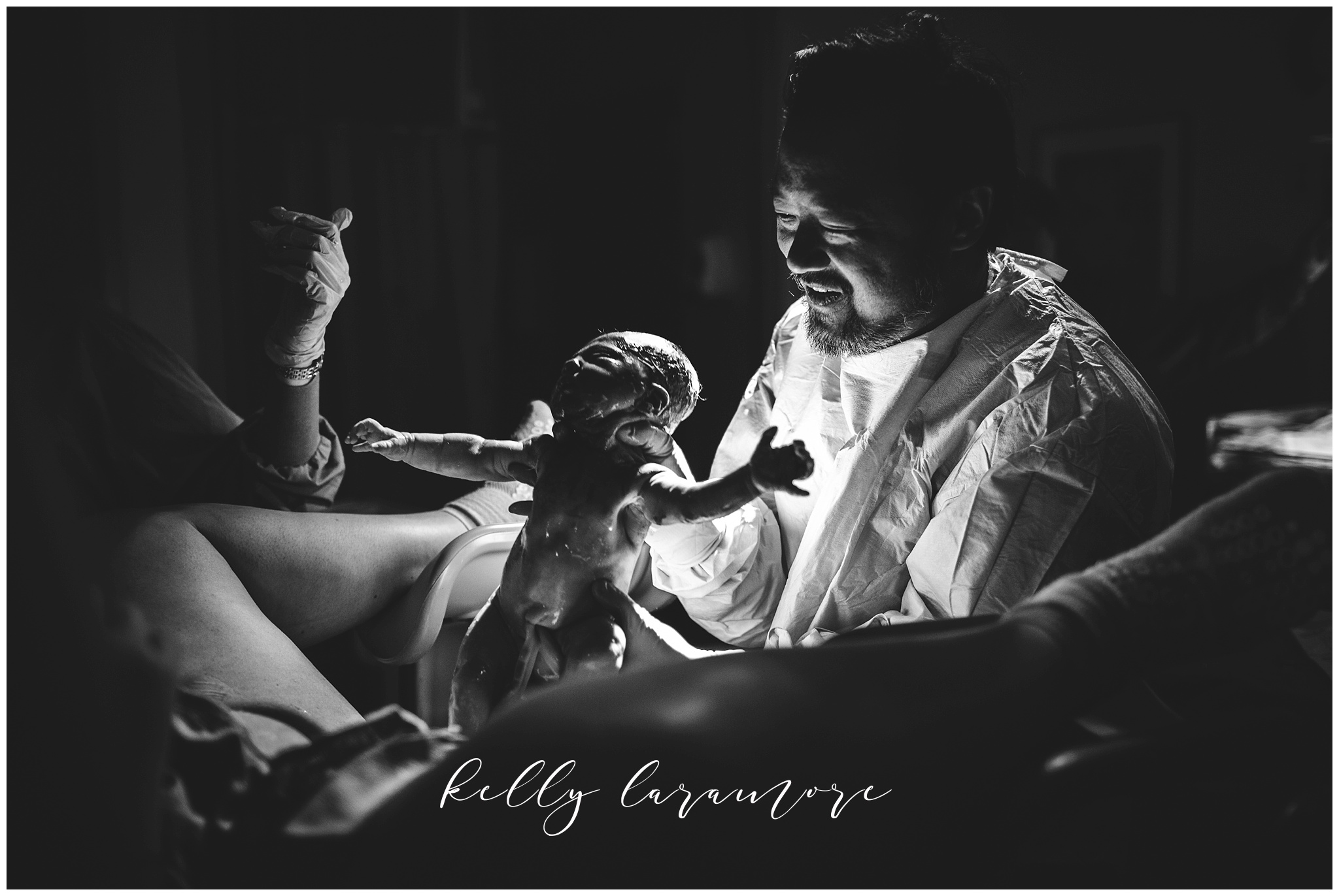 st louis birth story photographer, st louis family photographer, missouri baptist birth center-birth, delivery room, doctor holding up baby