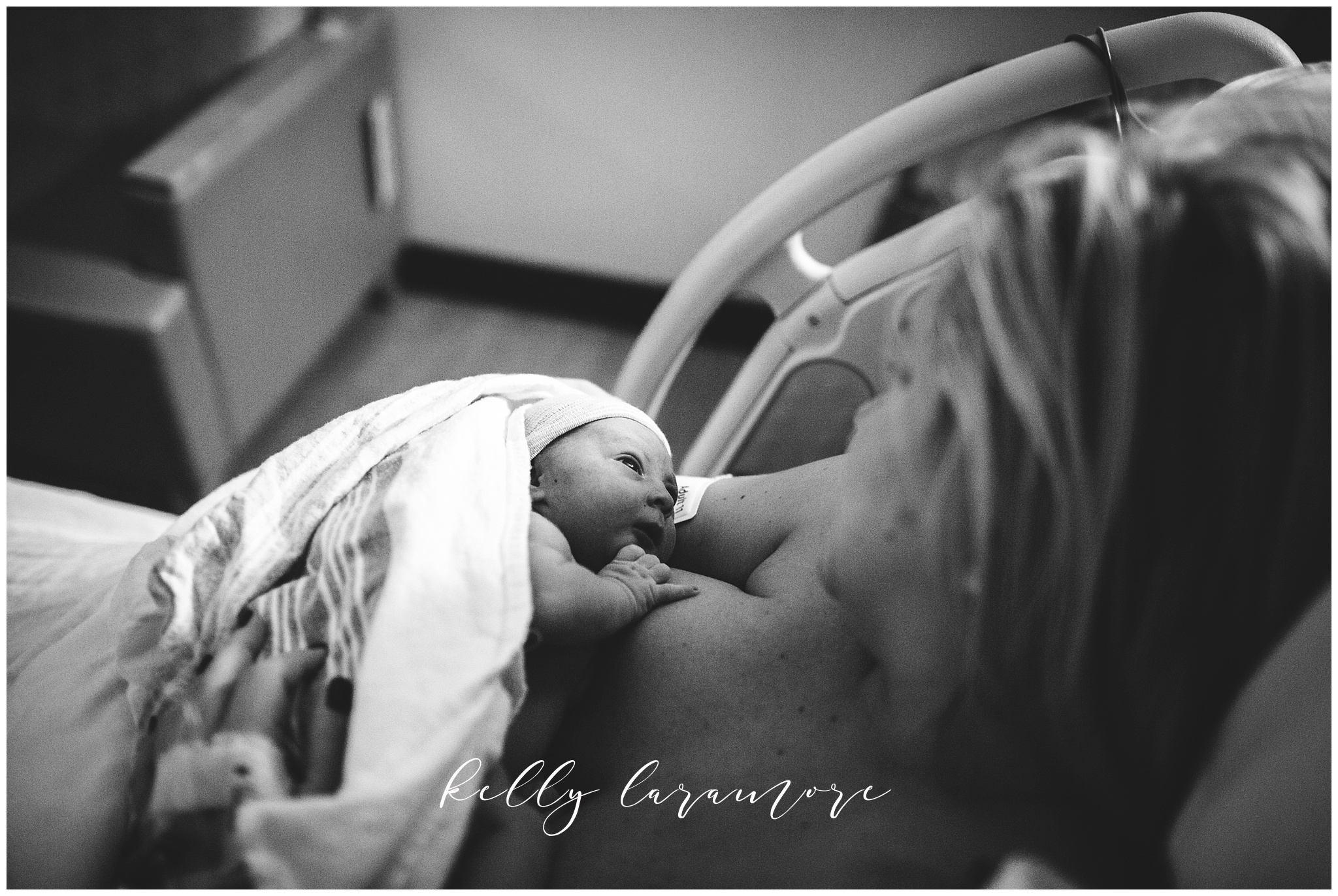 st louis birth story photographer, st louis family photographer, missouri baptist birth center birth, delivery room, baby looking at mom