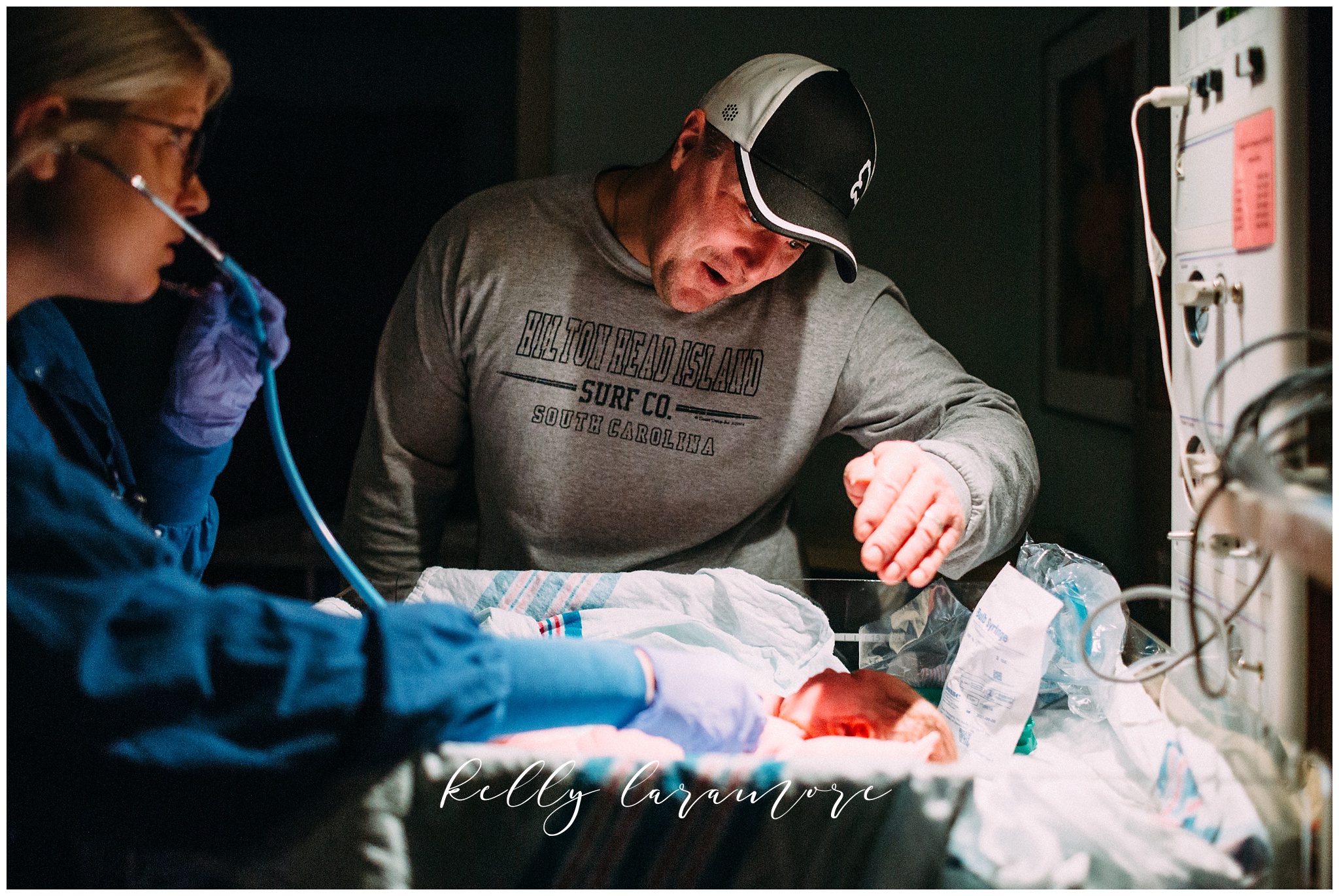 st louis birth story photographer, st louis family photographer, missouri baptist birth center birth, delivery room, dad protecting baby