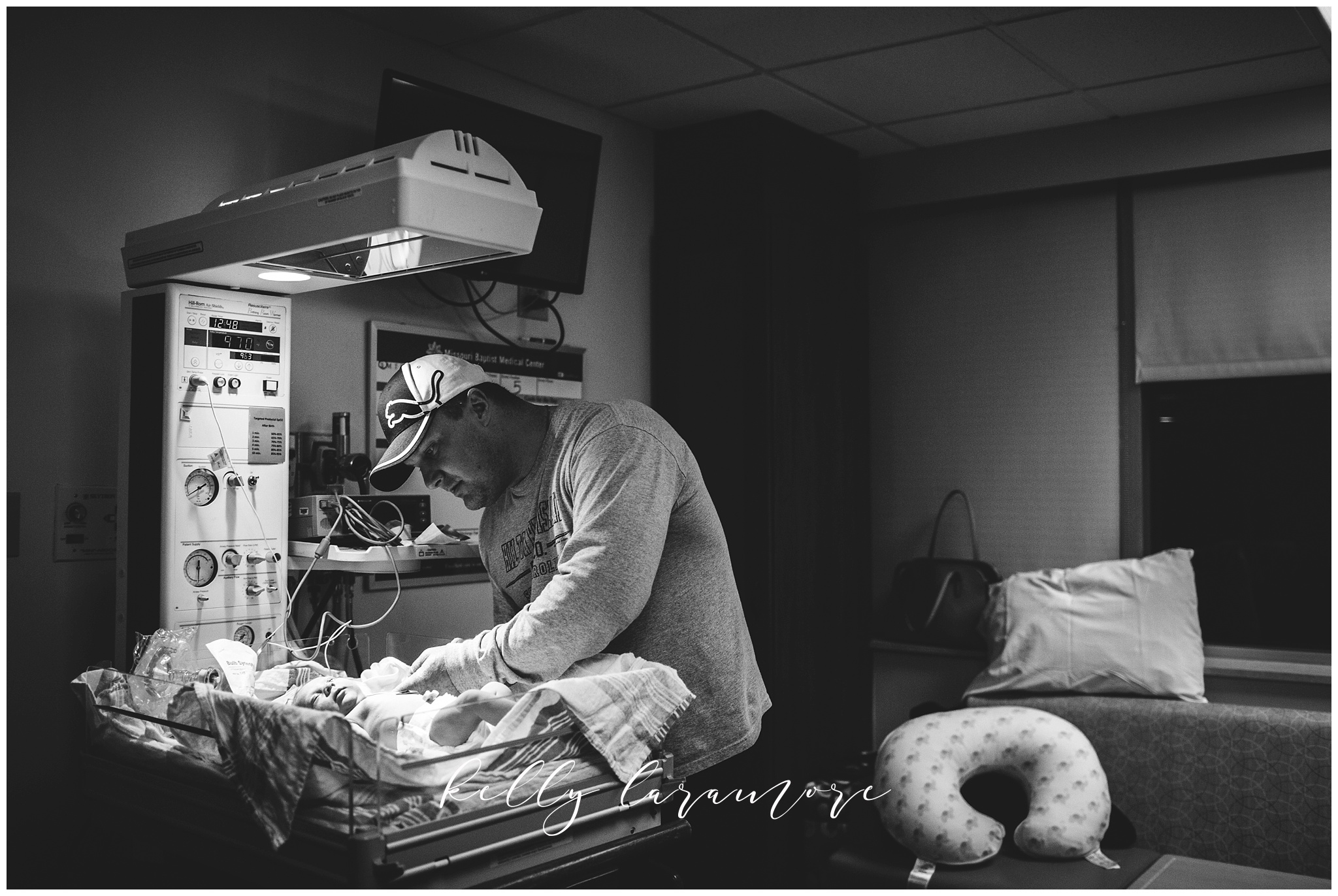 st louis birth story photographer, st louis family photographer, missouri baptist birth center birth, delivery room, baby and dad by baby warmer