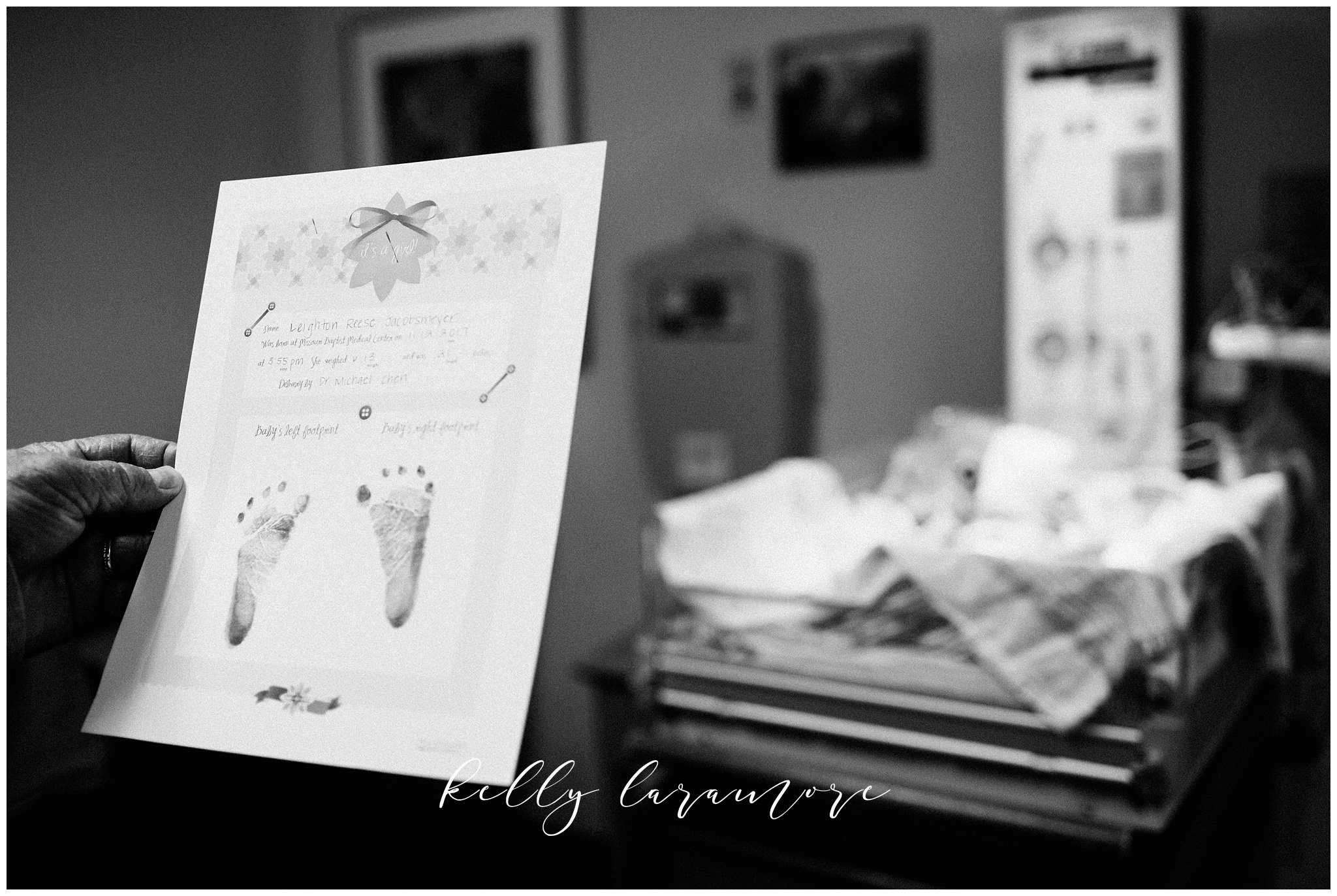 st louis birth story photographer, st louis family photographer, missouri baptist birth center birth, delivery room, baby footprints