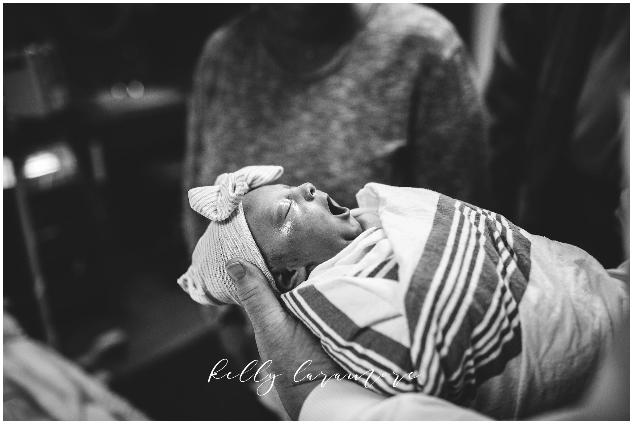 st louis birth story photographer, st louis family photographer, missouri baptist birth center birth, delivery room, baby yawn