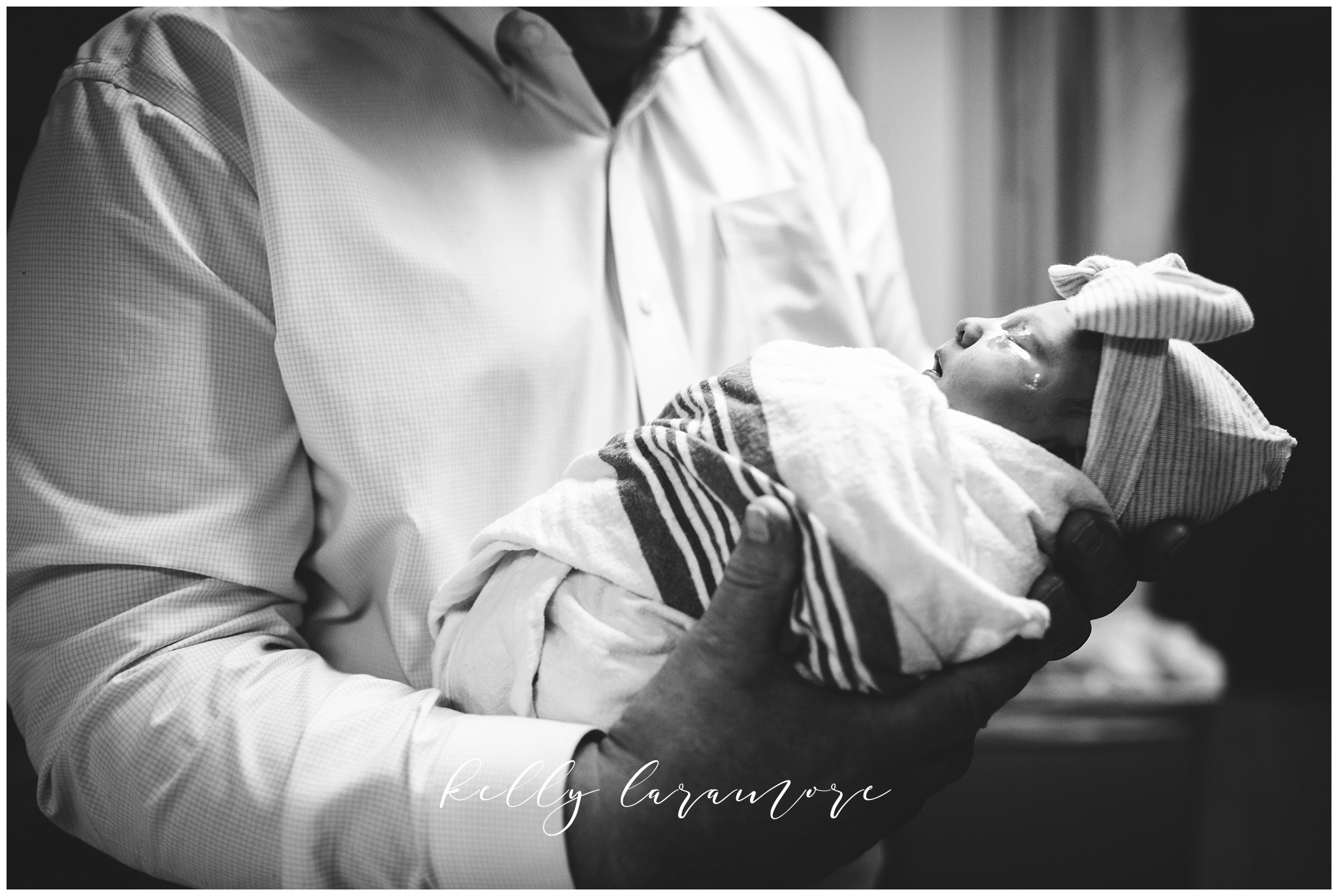 st louis birth story photographer, st louis family photographer, missouri baptist birth center birth, delivery room, baby bow