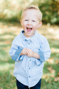st louis family photographer, child photographer, baby photographer, outdoor family session, blue shirt, toddler boy.